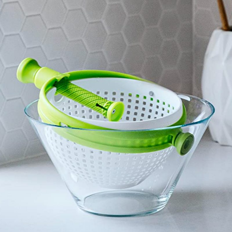 Strecuratoare cu centrifuga pentru salata